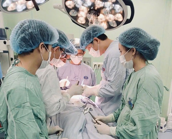  E ngại không thăm khám, khối u phát triển to đường kính hơn 10cm bác sỹ chỉ định phẫu thuật