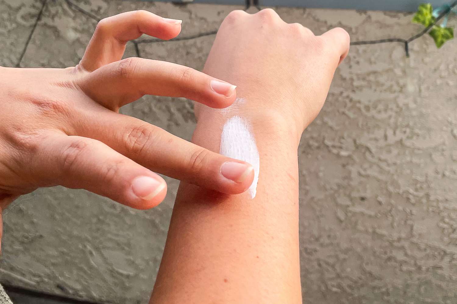 Tạm ngừng lưu hành kem chống nắng Esunvy Sun Care SPF 50+ PA++++